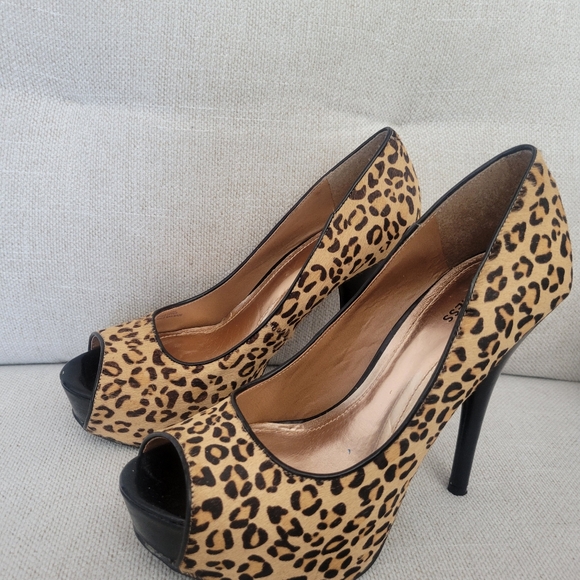 Express, size 7, leopard, 5' heel - Picture 3 of 5